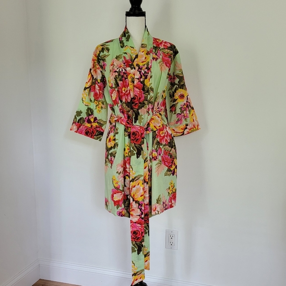 Sandy Rogers Robe 🎊3 for $35🎊 - Picture 2 of 16